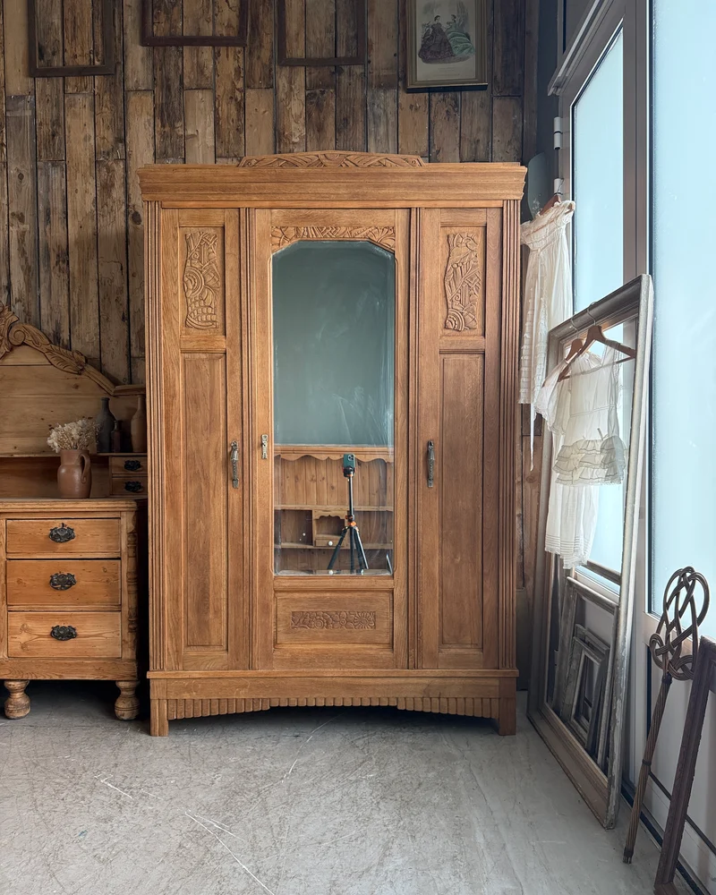 Armoire Art Déco trois portes en chêne