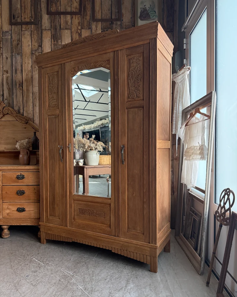 Armoire Art Déco trois portes en chêne