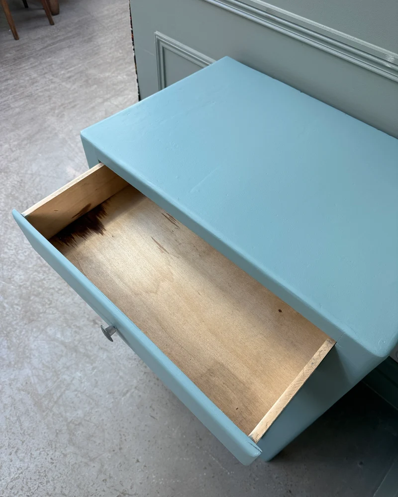 Petit buffet parisien bleu