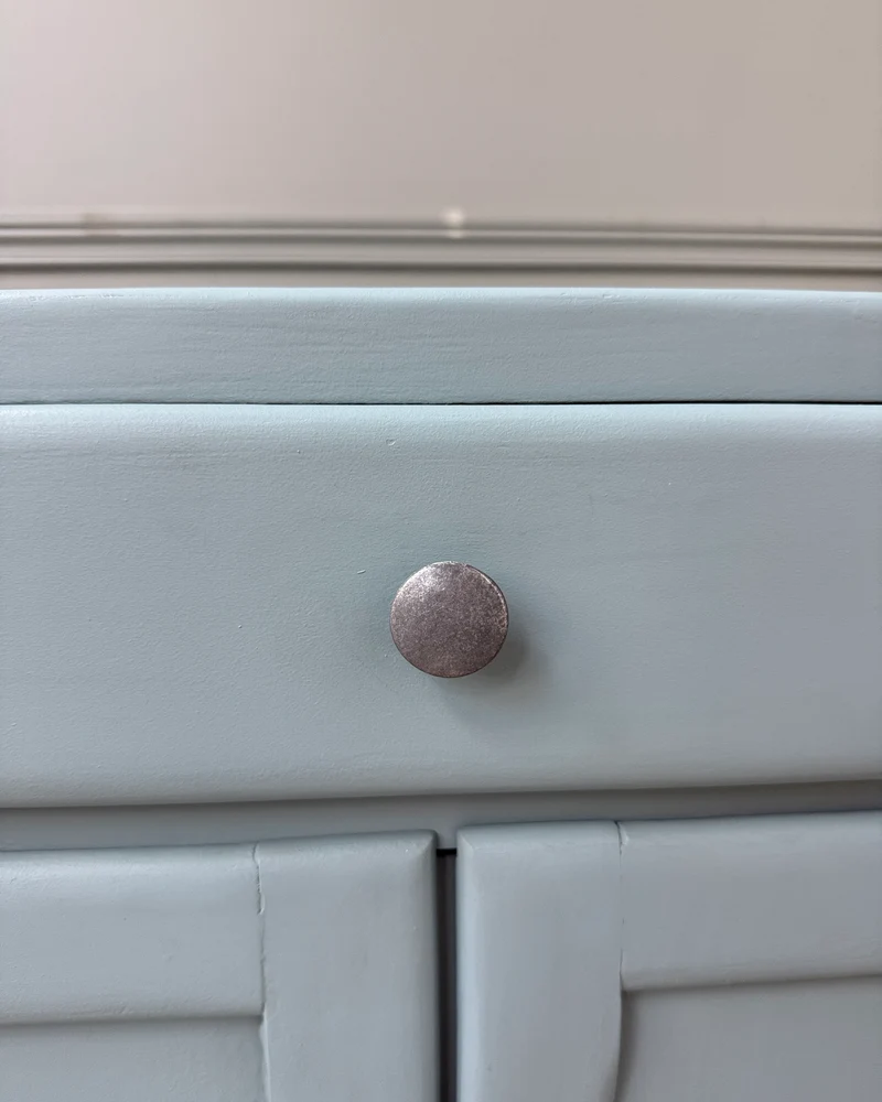 Petit buffet parisien bleu