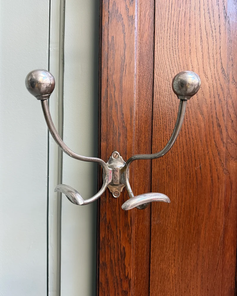 Vestiaire ancien d’entrée en chêne