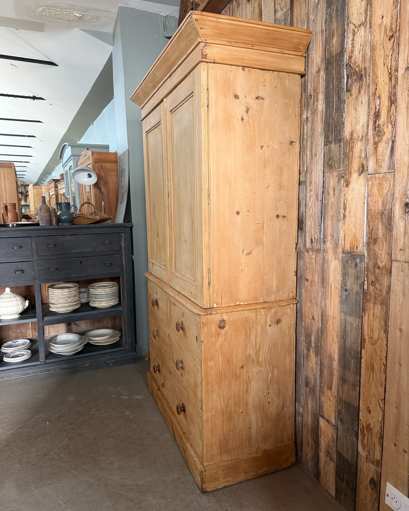 Armoire anglaise ancienne « linen press »