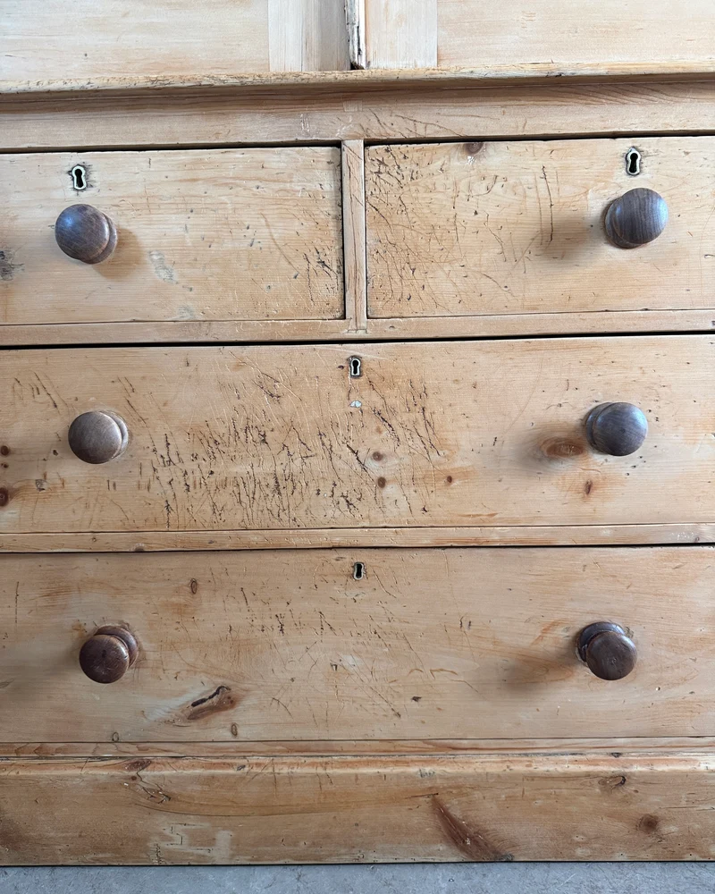 Armoire anglaise ancienne « linen press »