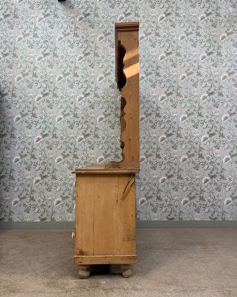 Buffet anglais ancien deux corps en pin massif