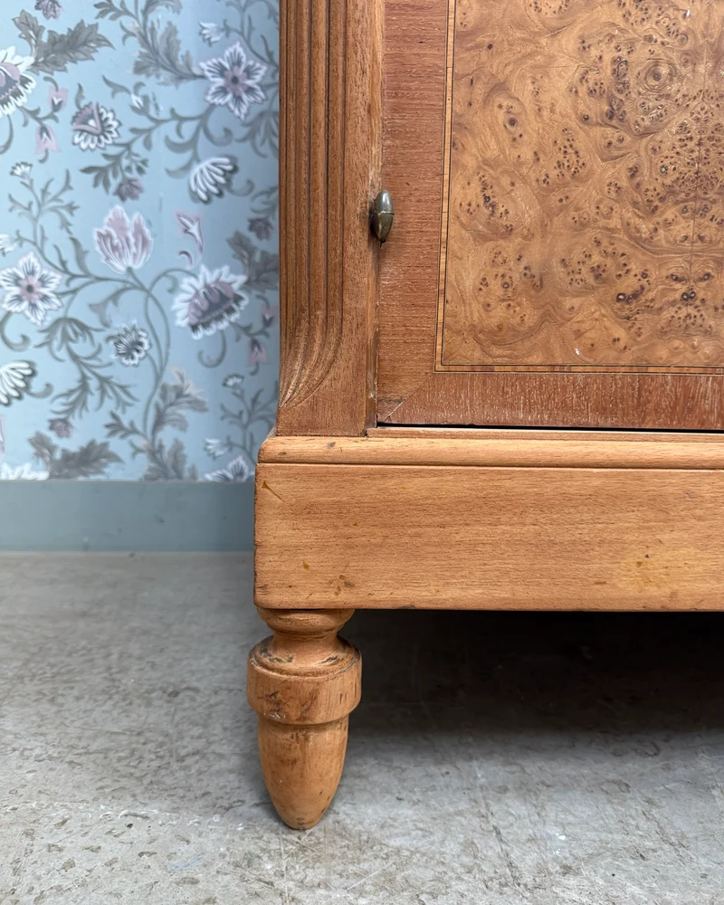 Grande armoire Art Déco en érable moucheté