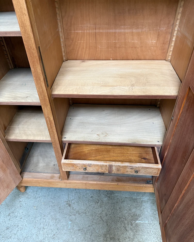 Grande armoire Art Déco en érable moucheté