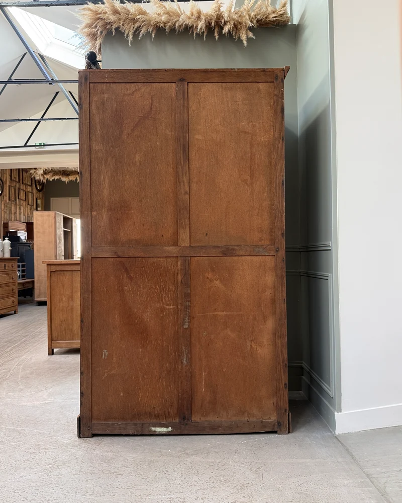 Armoire parisienne en chêne