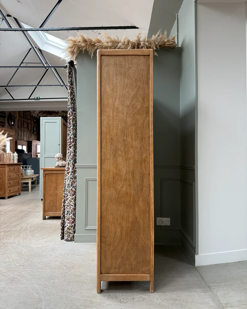 Armoire vintage à portes coulissantes