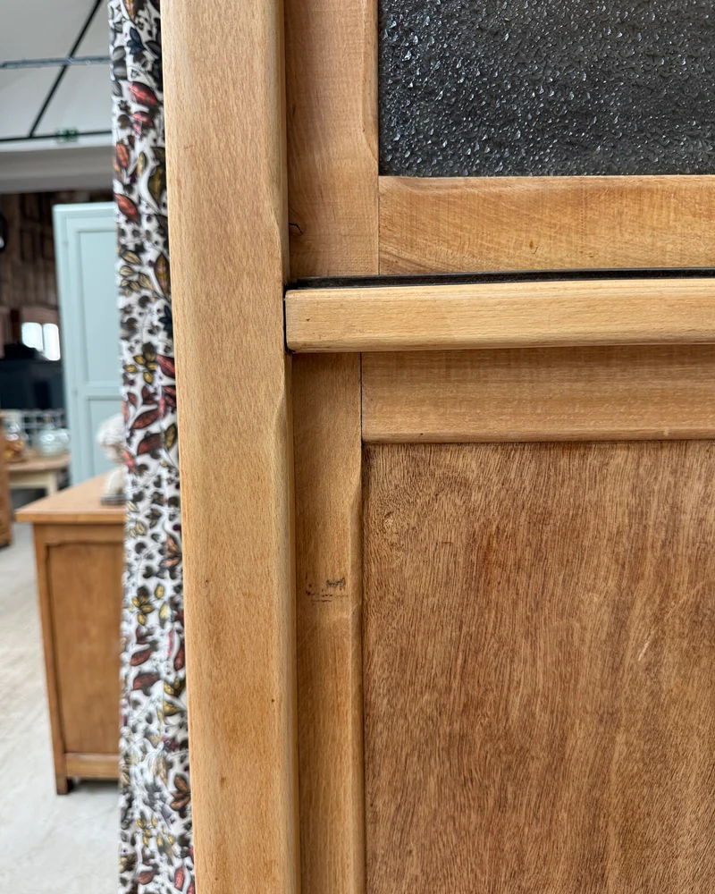 Armoire vintage à portes coulissantes