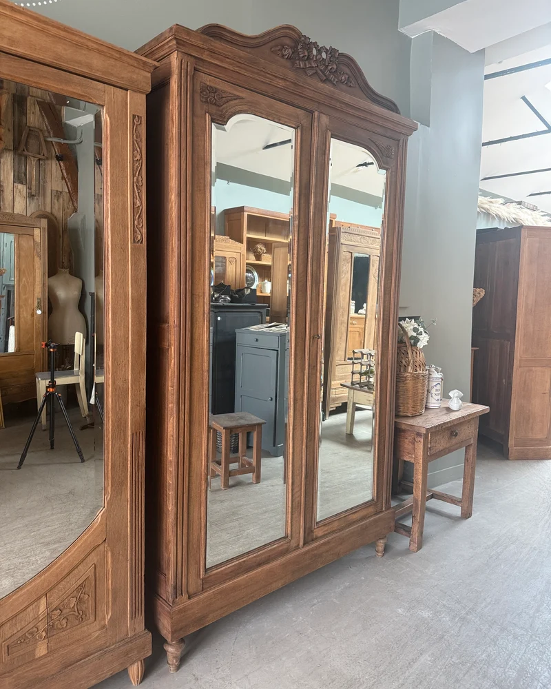 Grande armoire à glace de style Louis XVI