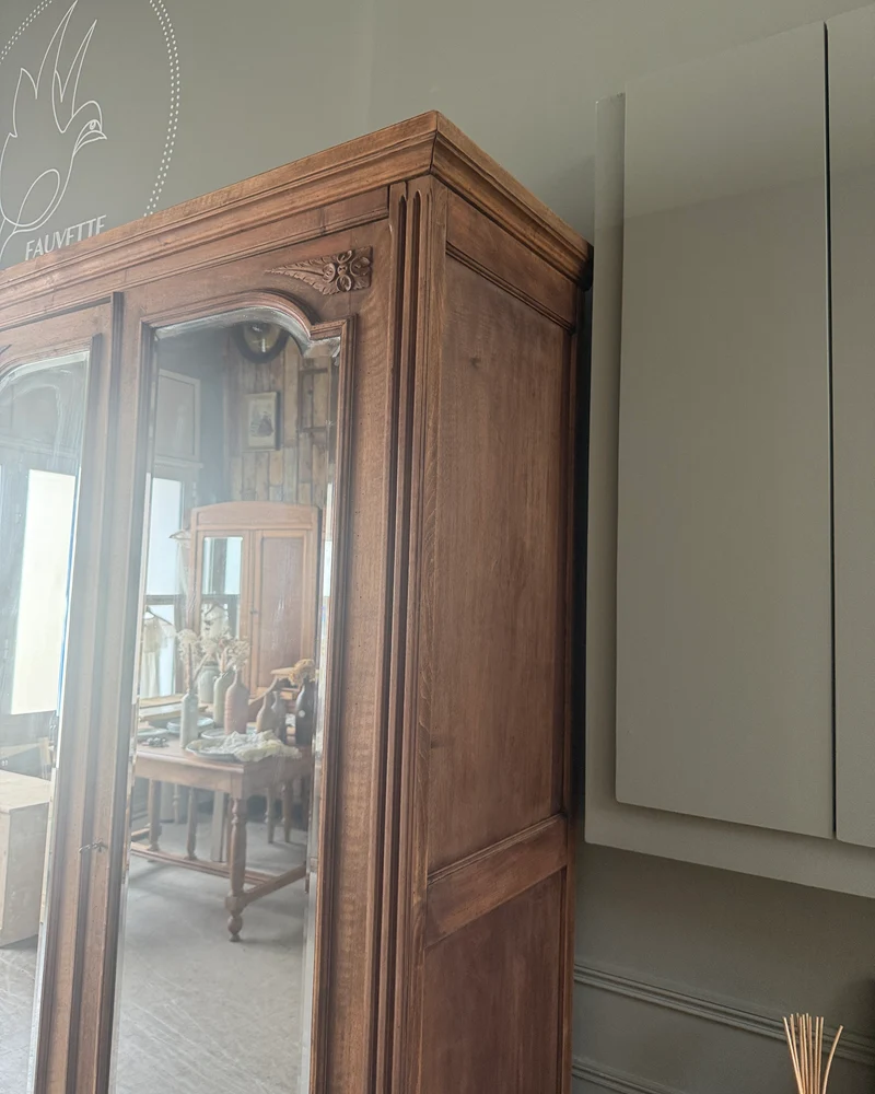 Grande armoire à glace de style Louis XVI