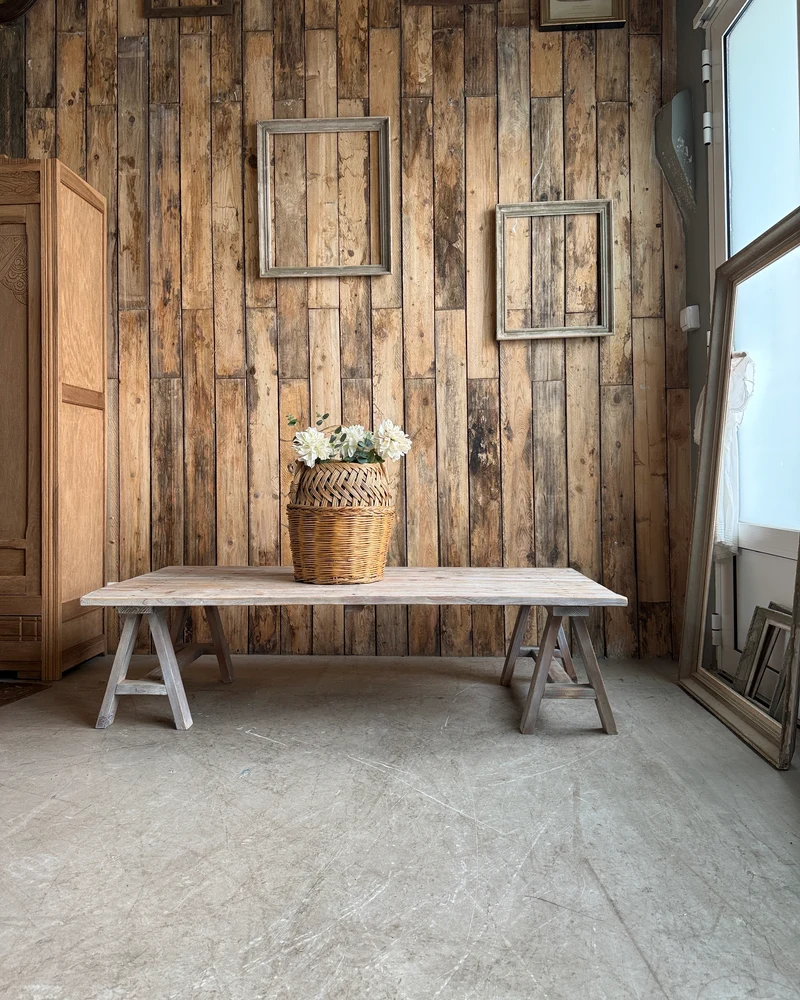 Table basse à tréteaux