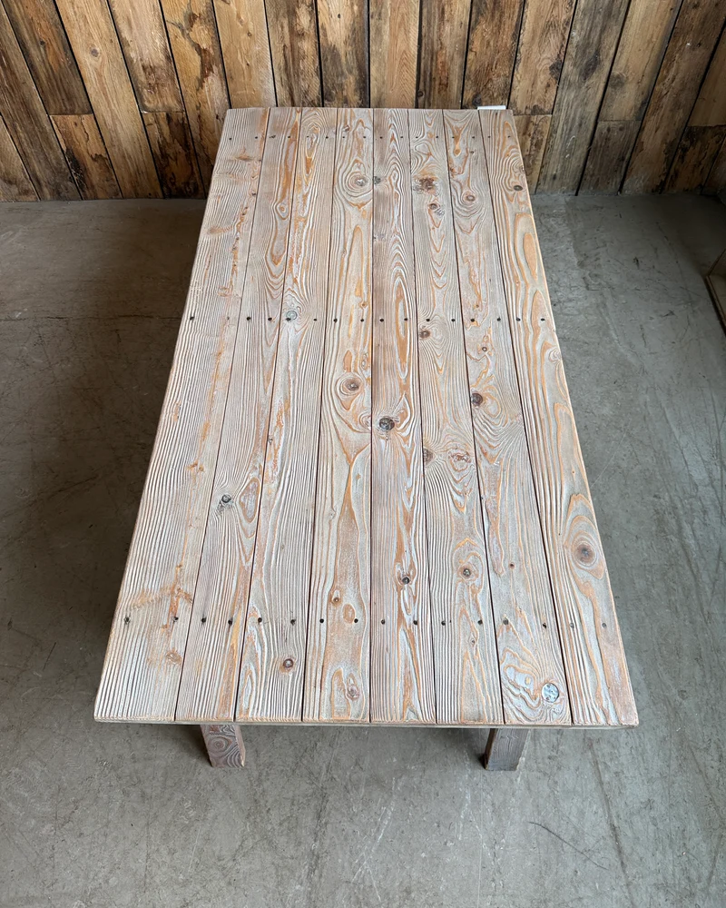 Table basse à tréteaux