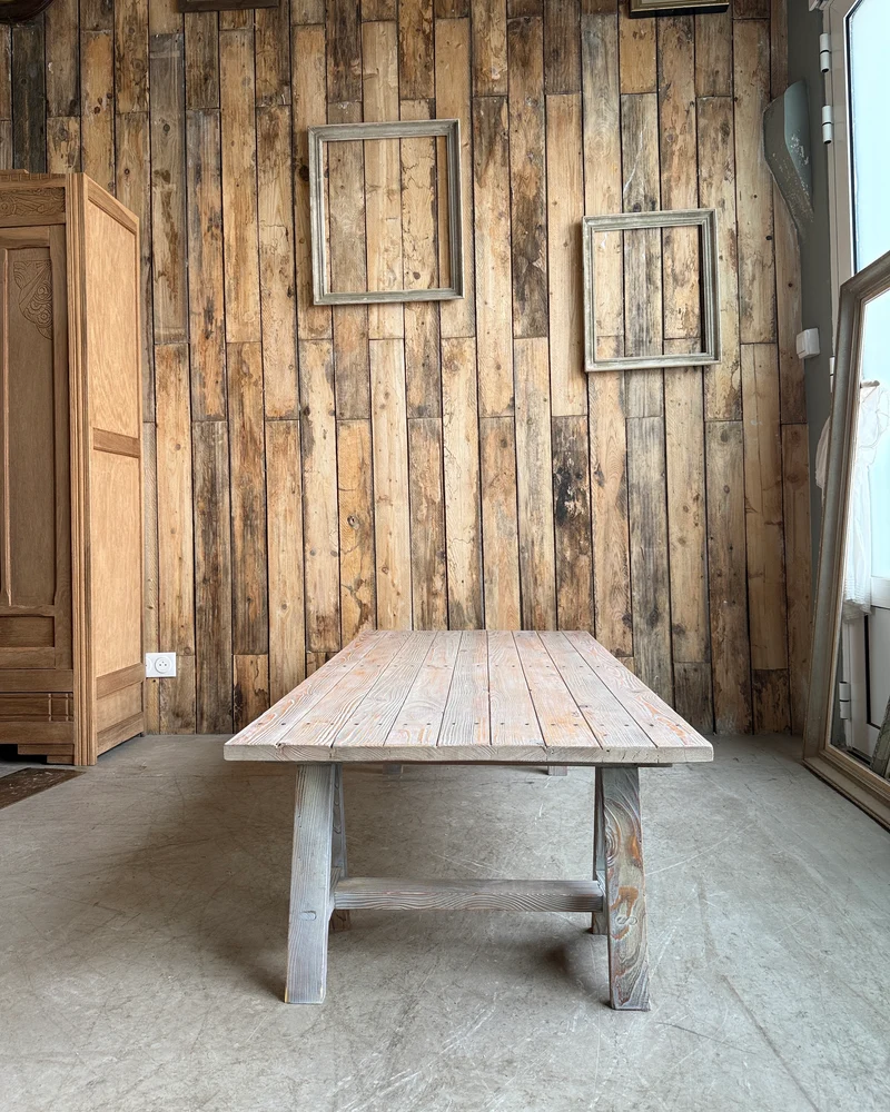 Table basse à tréteaux