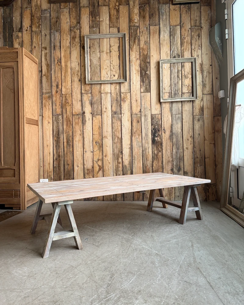 Table basse à tréteaux