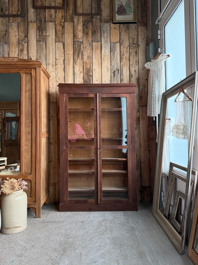 Vitrine Louis-Philippe en noyer