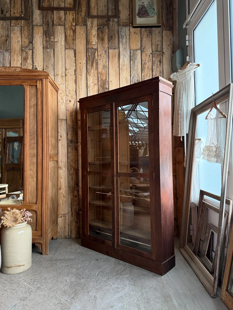 Vitrine Louis-Philippe en noyer