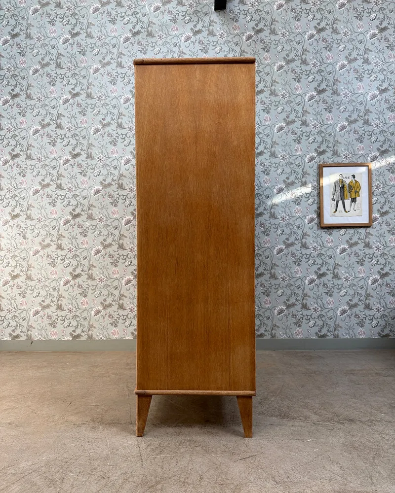 Armoire vintage avec penderie