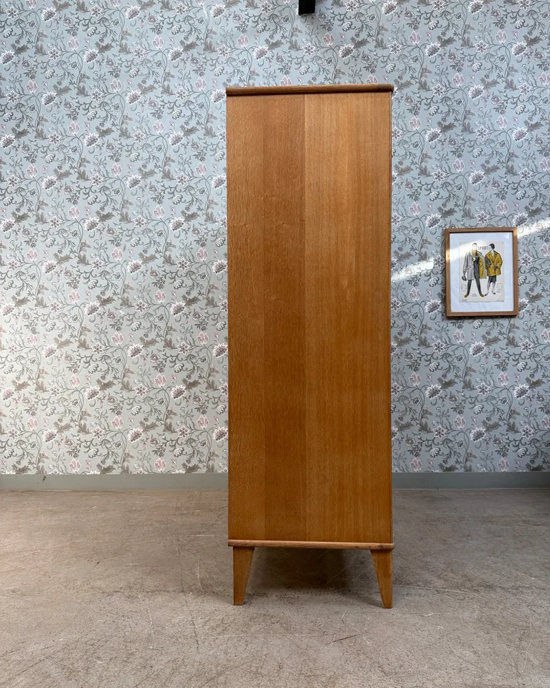 Armoire vintage avec penderie