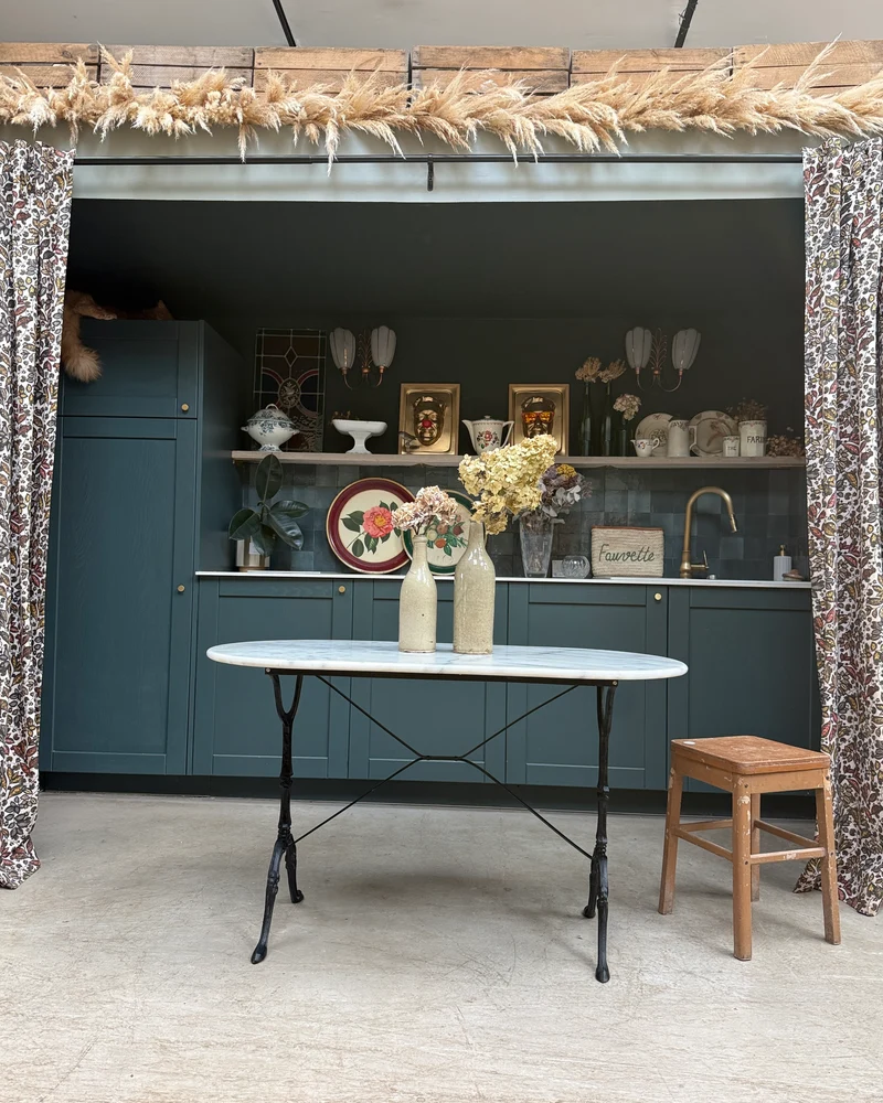 Table bistrot en marbre et fonte