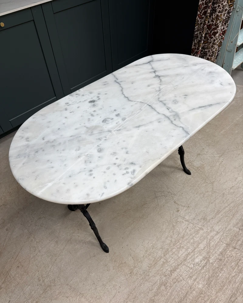 Table bistrot en marbre et fonte