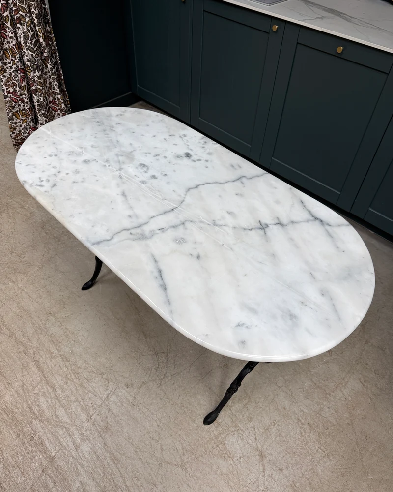 Table bistrot en marbre et fonte