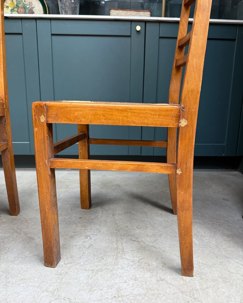 Série de quatre chaises paillées vintage