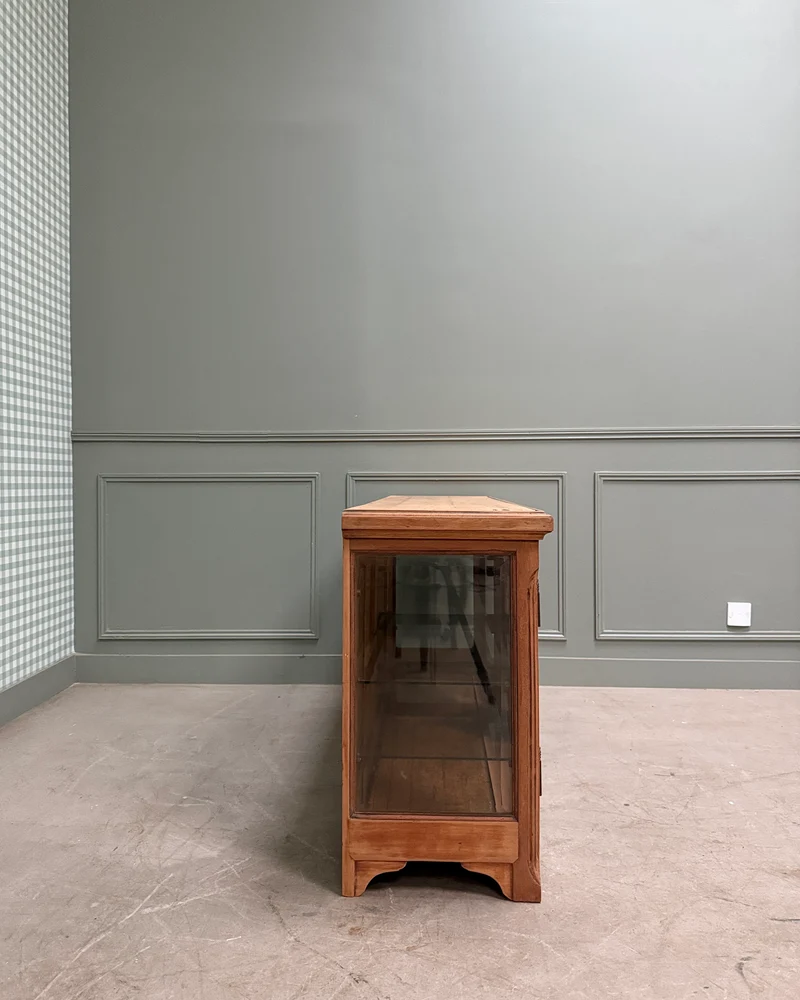 Vitrine ancienne basse