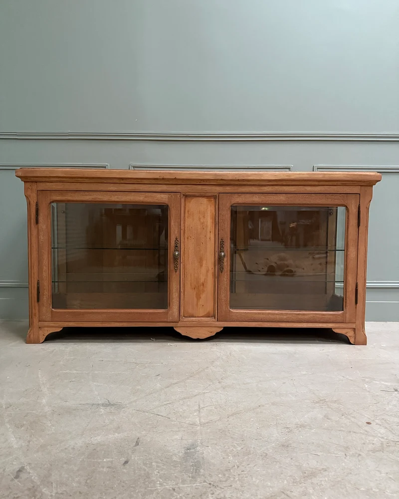 Vitrine ancienne basse