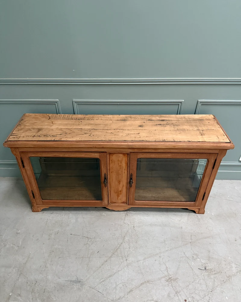 Vitrine ancienne basse
