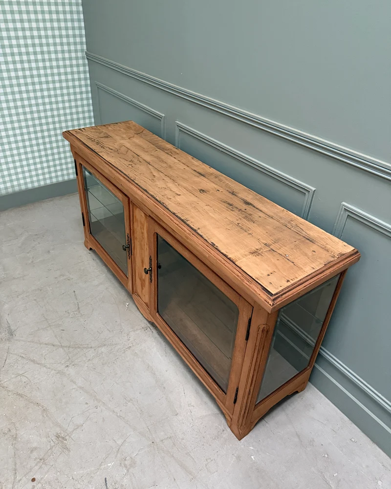 Vitrine ancienne basse