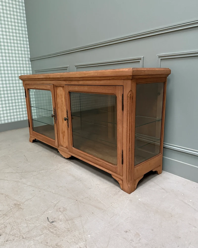 Vitrine ancienne basse