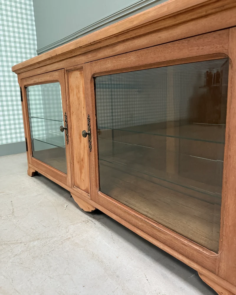 Vitrine ancienne basse