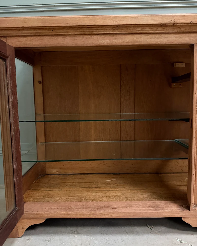 Vitrine ancienne basse