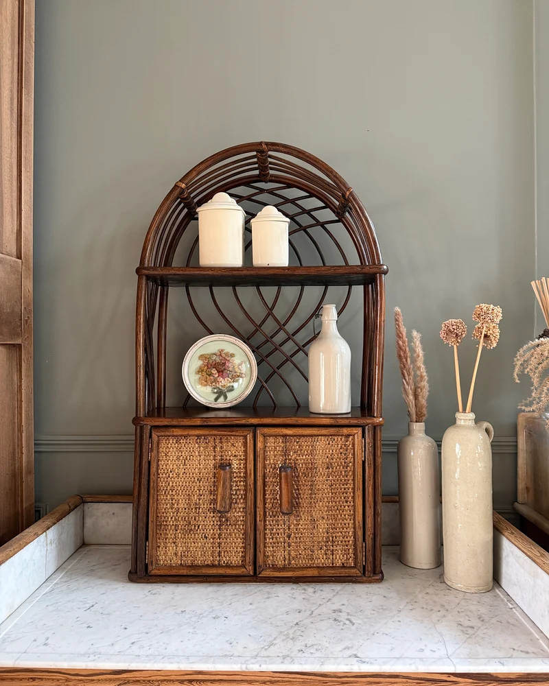 Étagère vintage en rotin