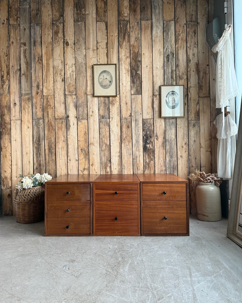 Trio de meubles à tiroirs vintage