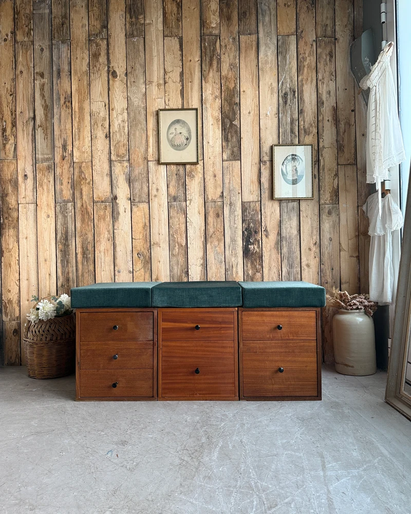 Trio de meubles à tiroirs vintage