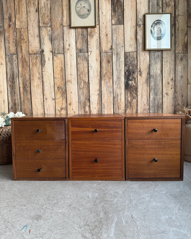 Trio de meubles à tiroirs vintage