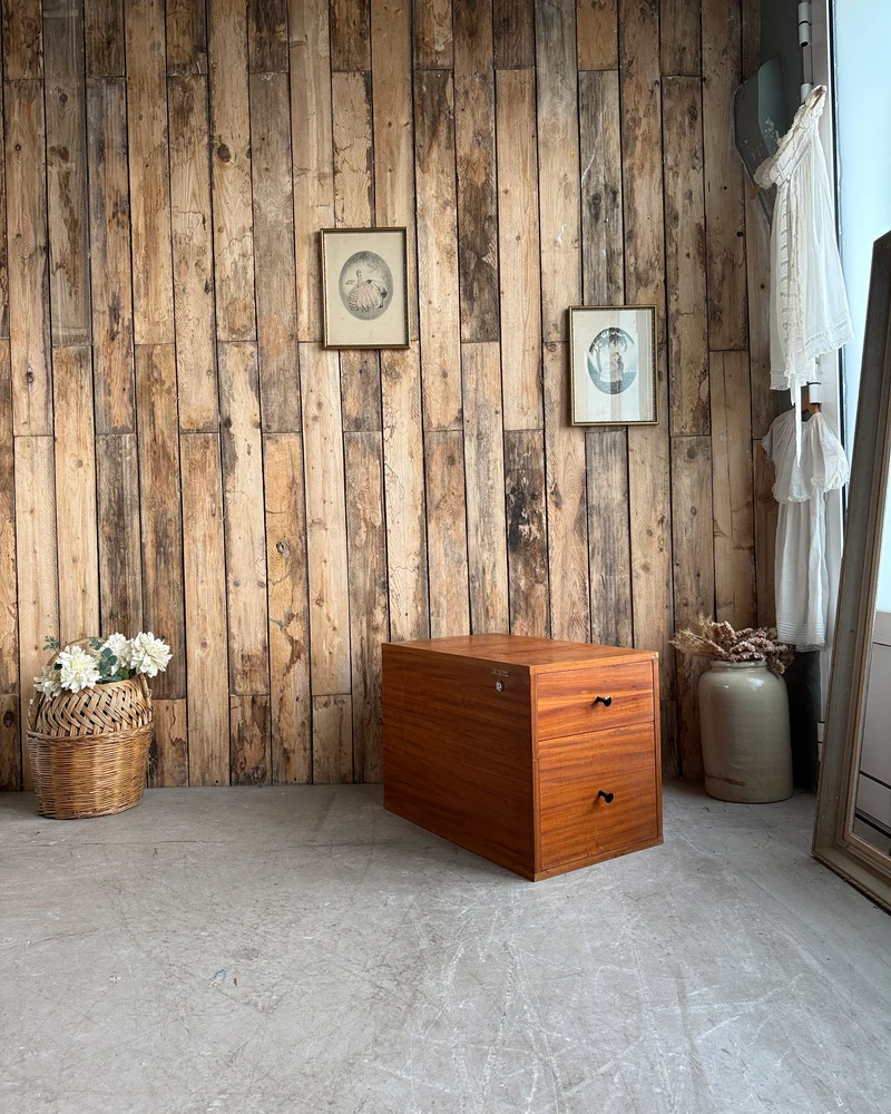 Trio de meubles à tiroirs vintage