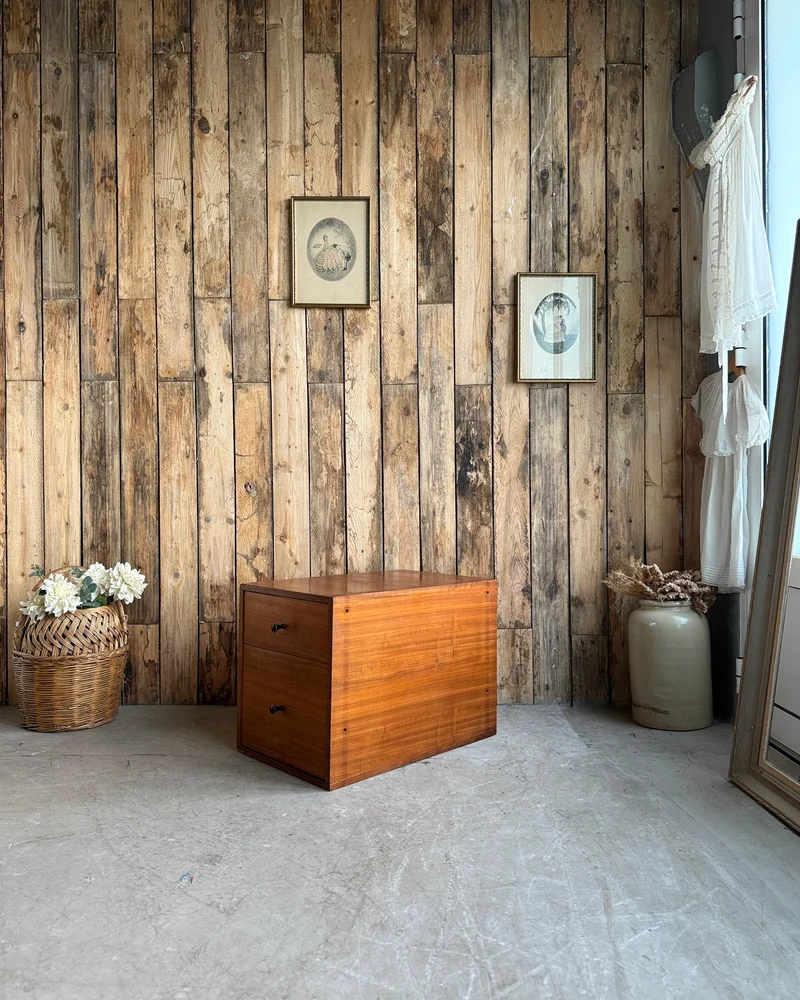 Trio de meubles à tiroirs vintage