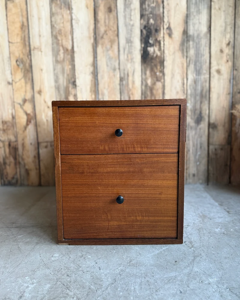 Trio de meubles à tiroirs vintage