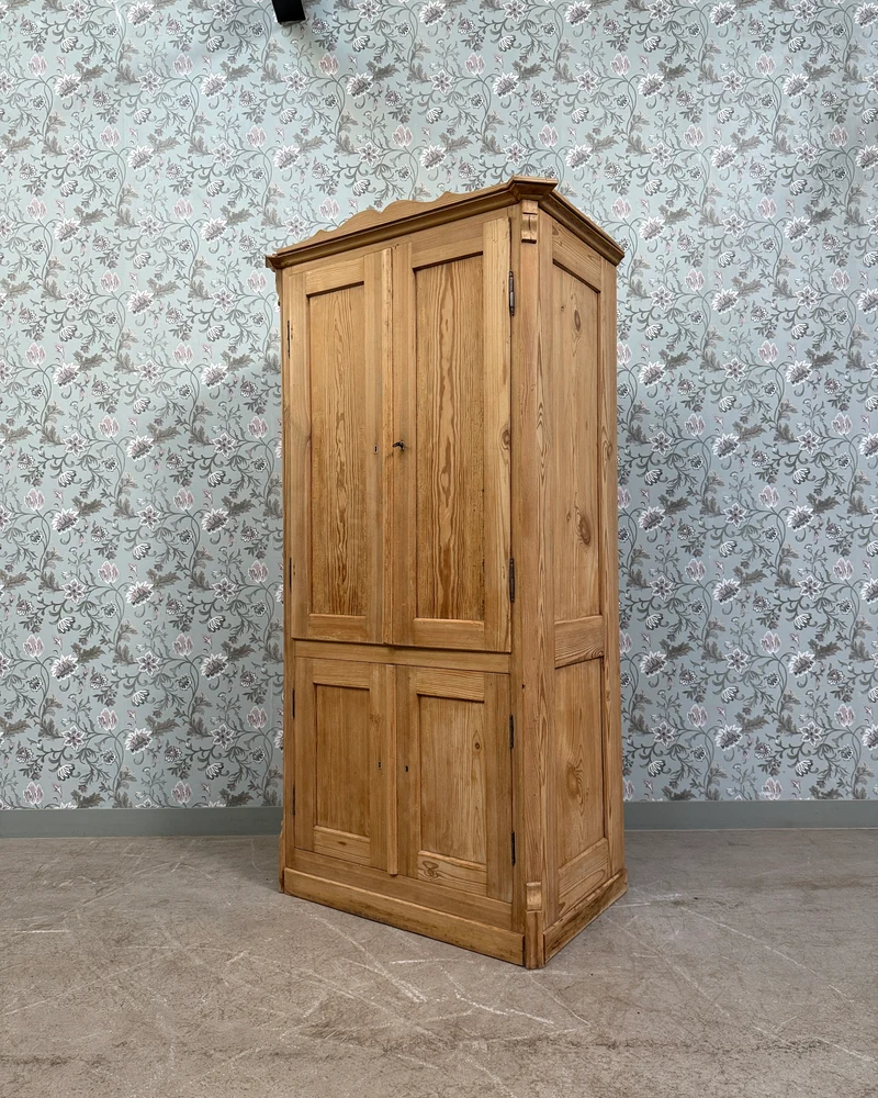 Armoire anglaise en pin