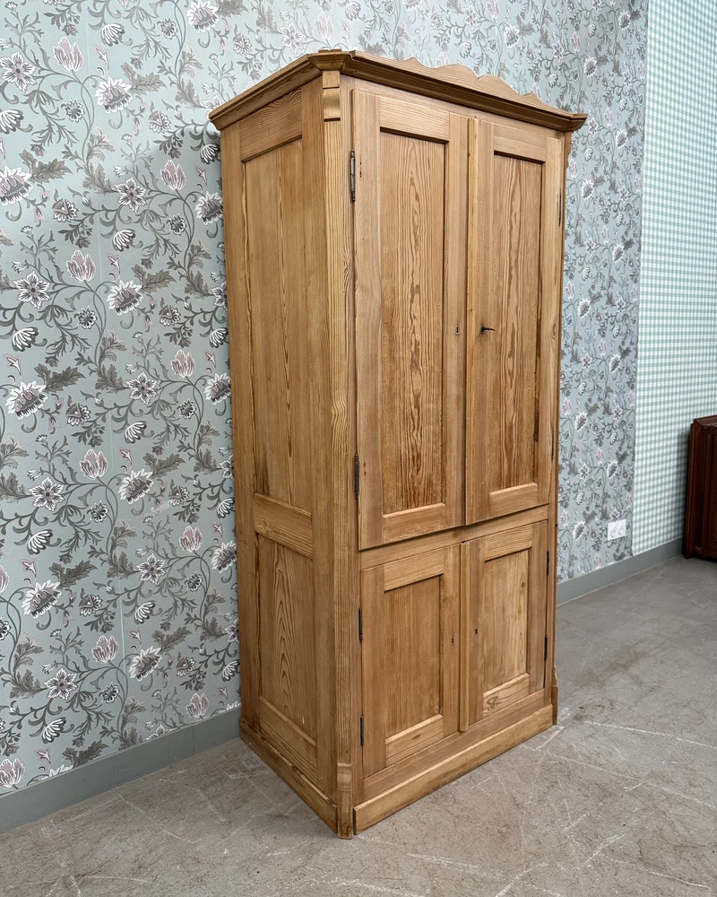 Armoire anglaise en pin