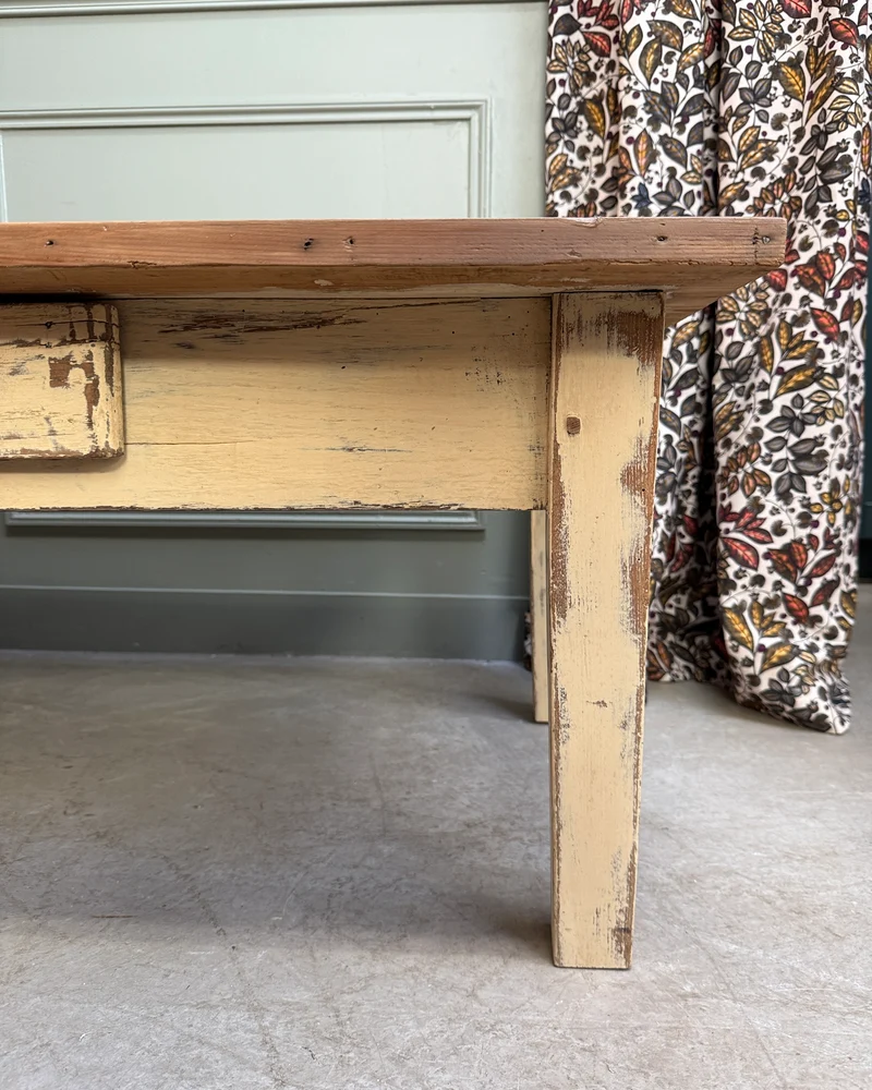 Grande table basse patinée