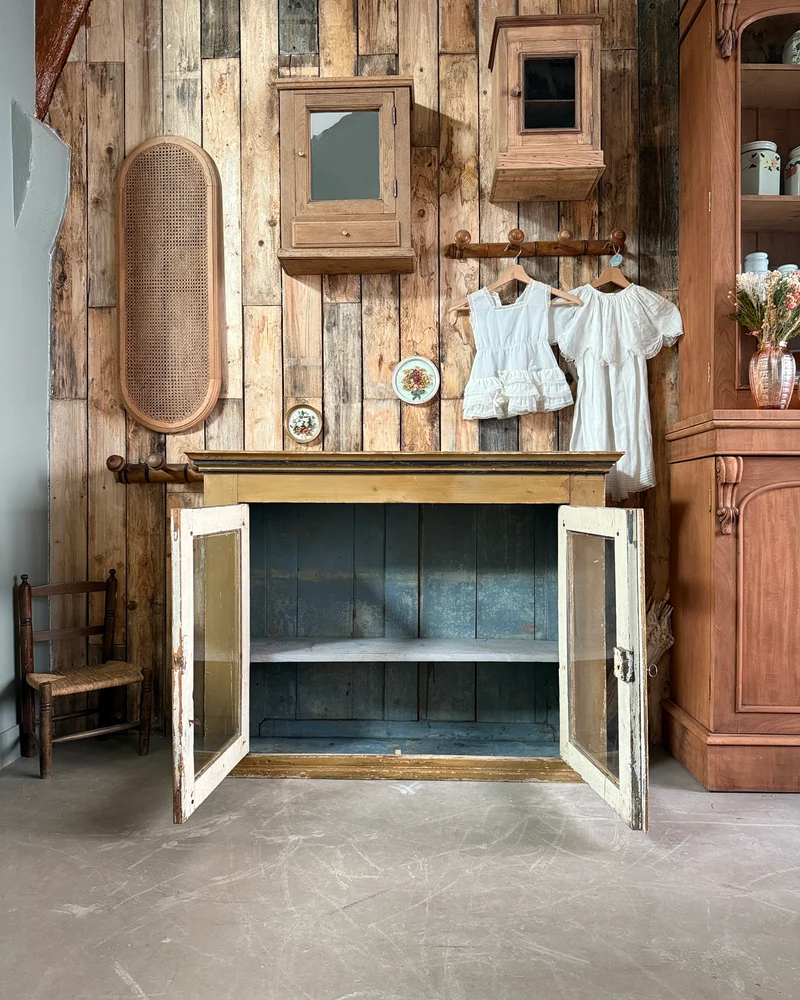 Grande vitrine ancienne patinée