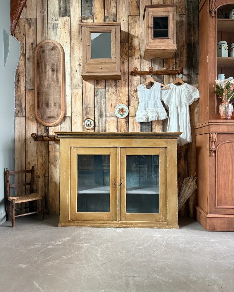 Grande vitrine ancienne patinée