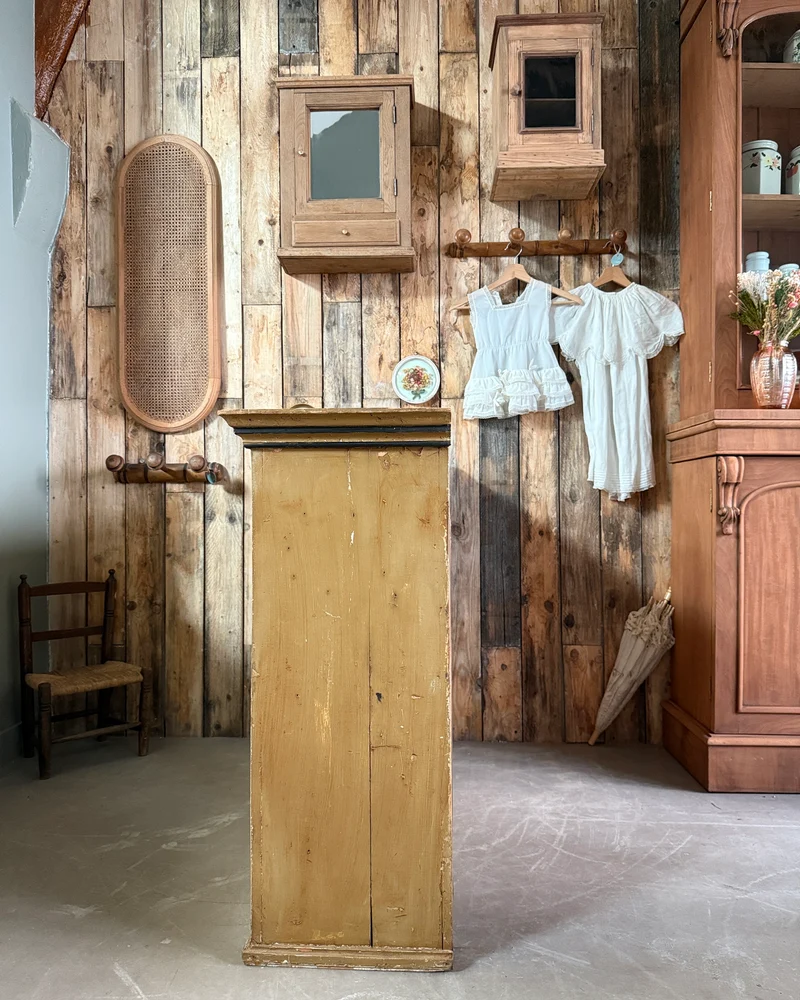 Grande vitrine ancienne patinée
