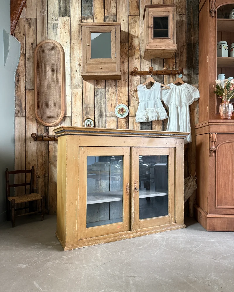 Grande vitrine ancienne patinée