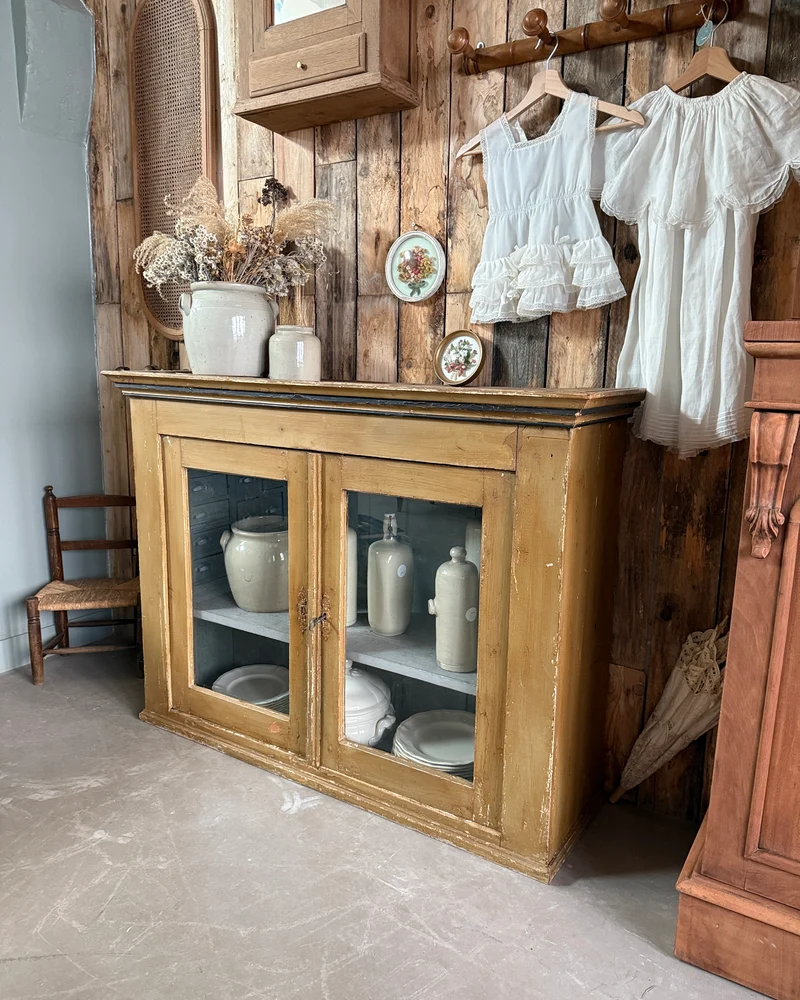 Grande vitrine ancienne patinée