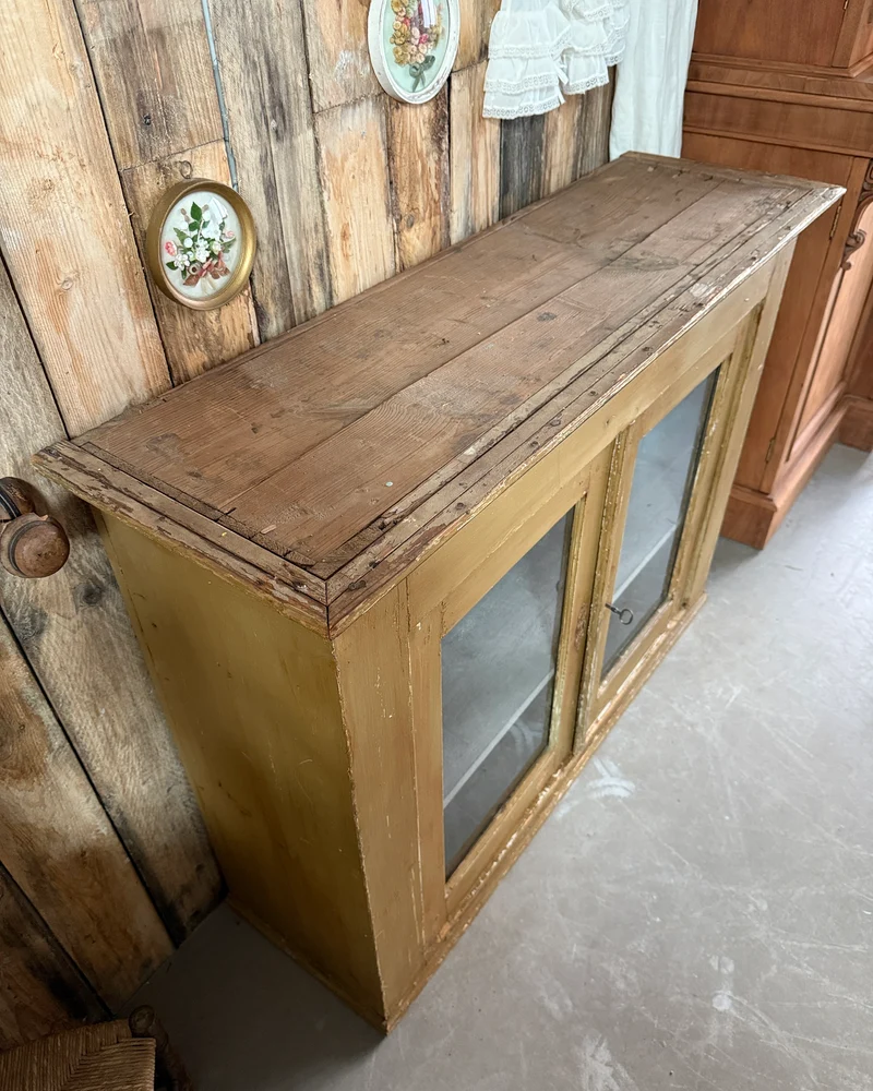 Grande vitrine ancienne patinée